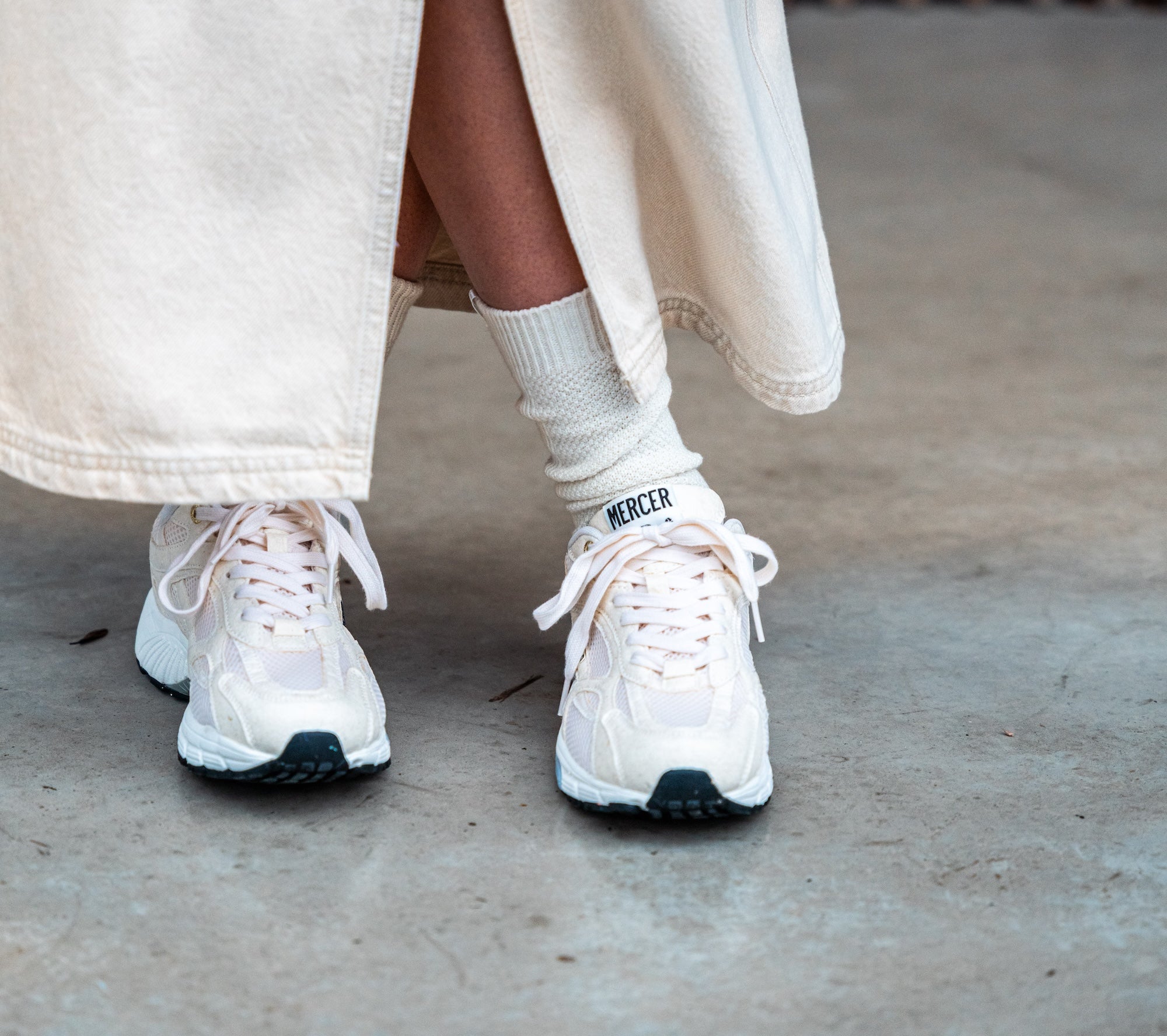 mercer sneakers met rok