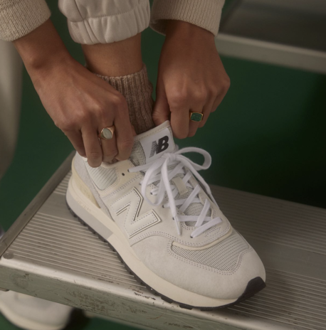 new balance sneaker wit
