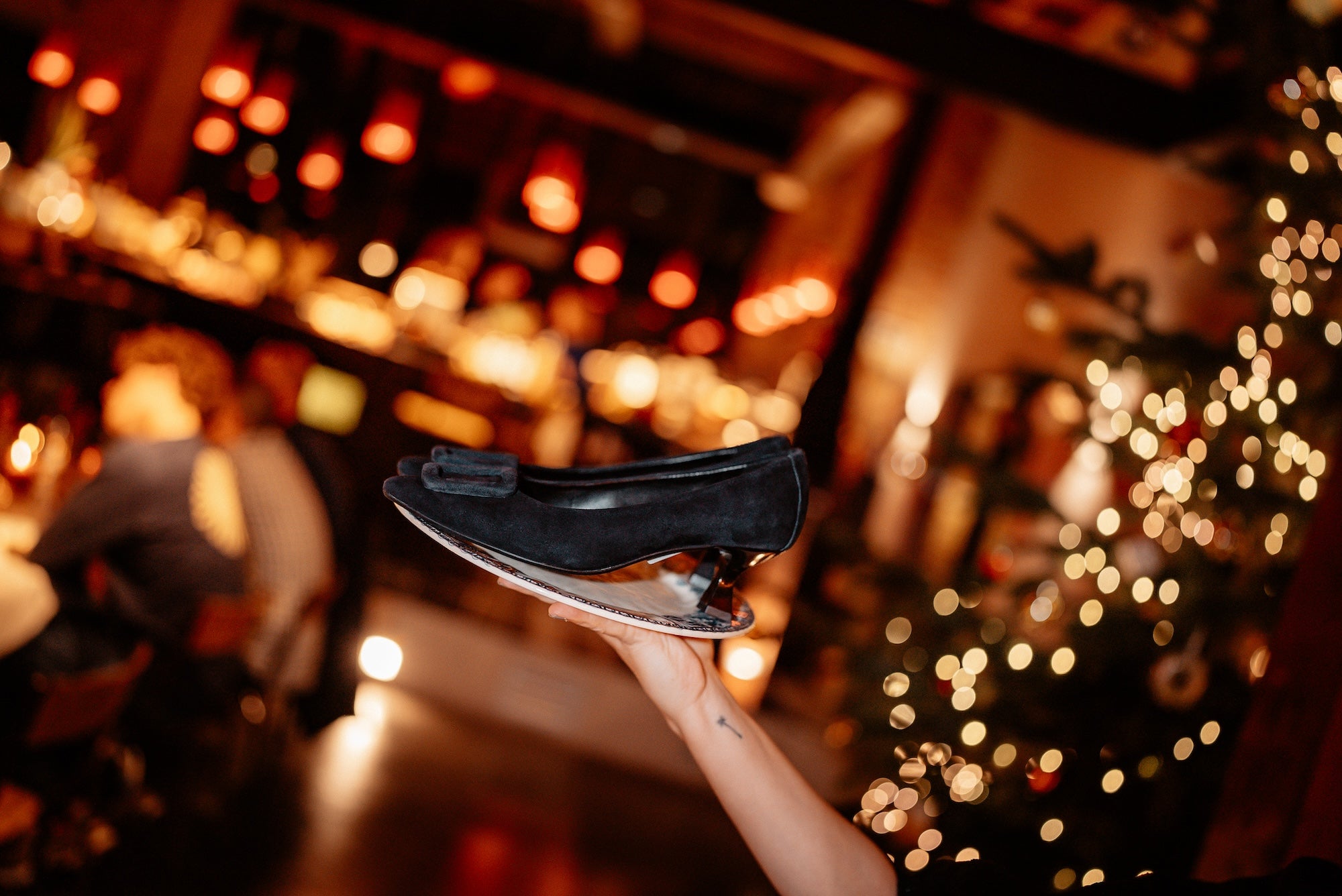 pumps op presenteerblaadje