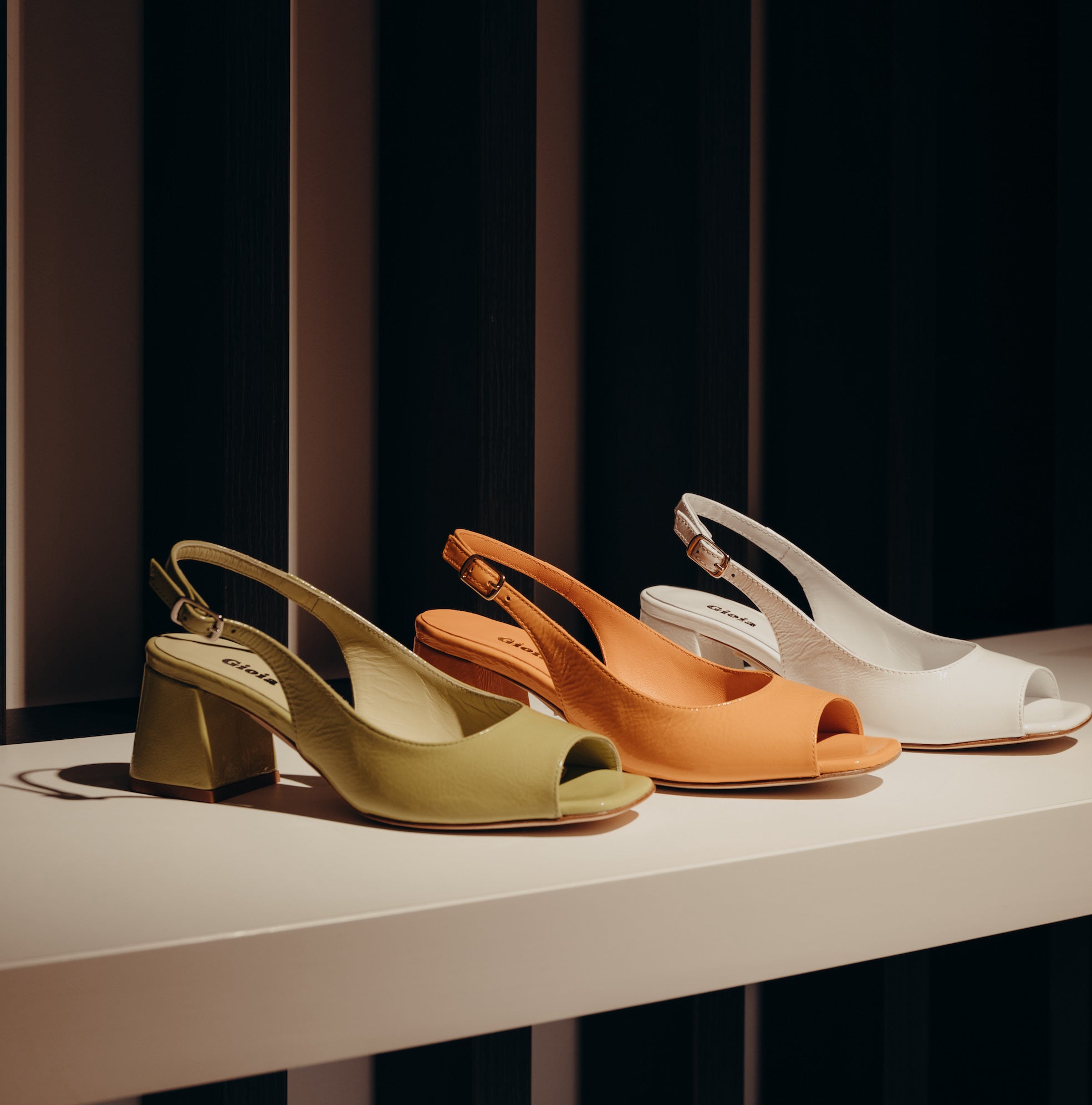 gekleurde pumps