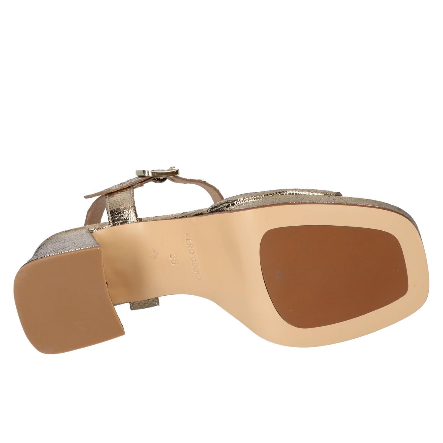 Sandalen, Goud