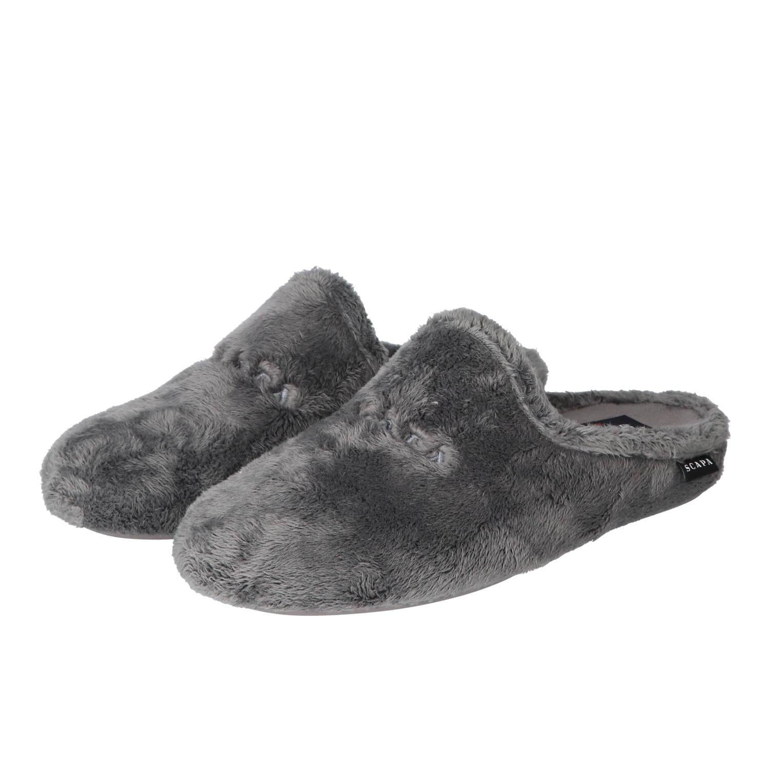 Chaussons, Gris