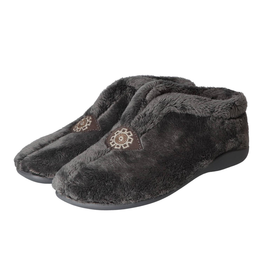 Chaussons, Gris