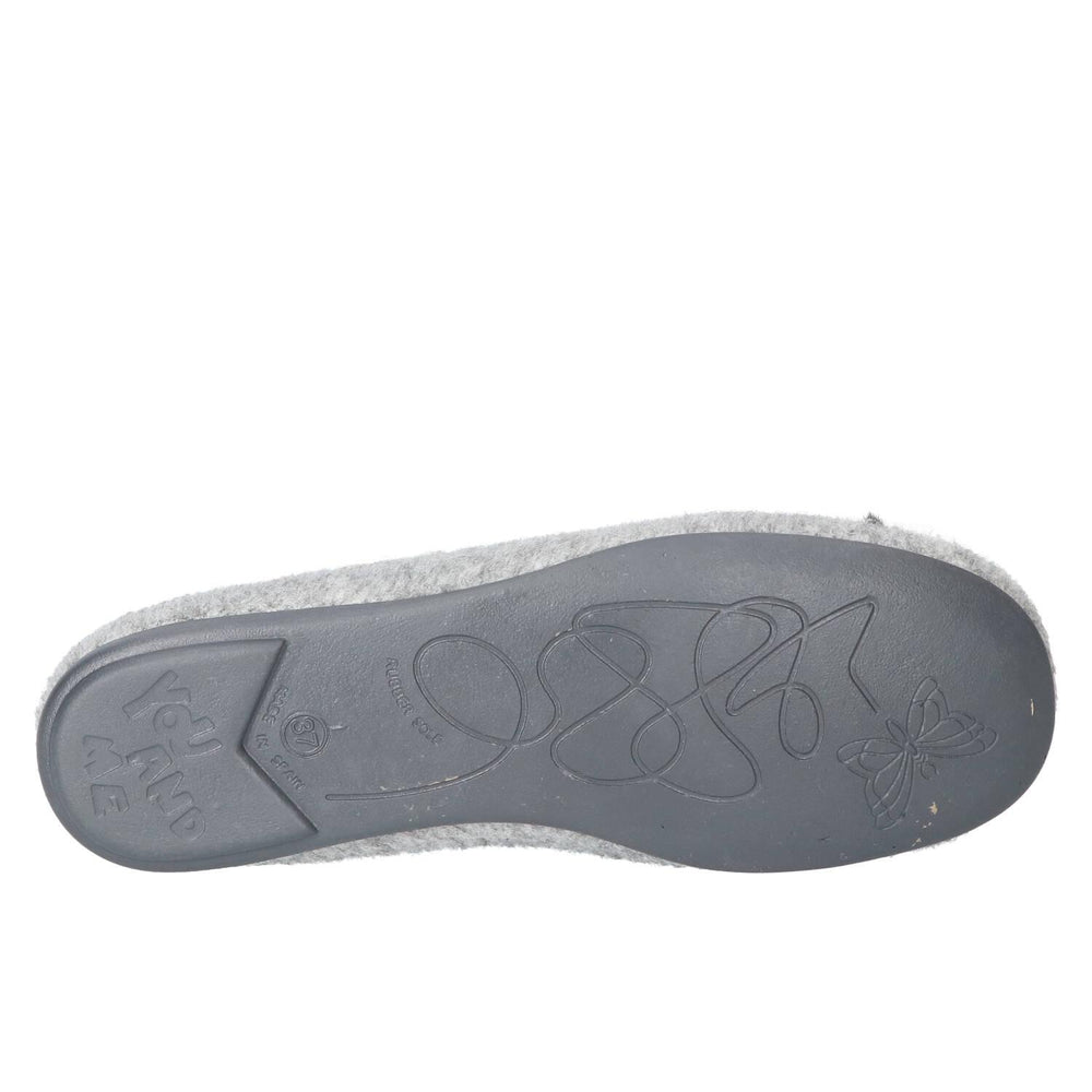 Chaussons, Gris