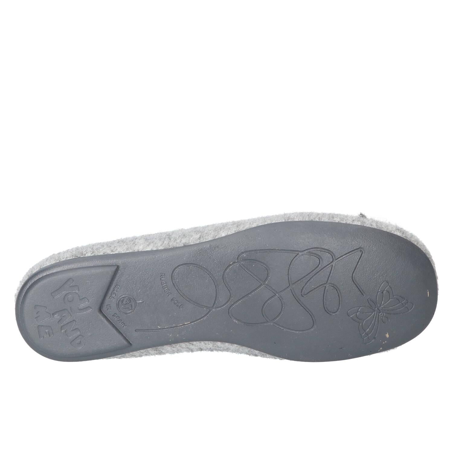 Chaussons, Gris