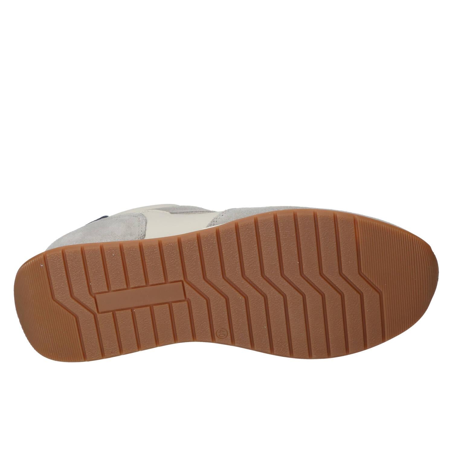Baskets, gris