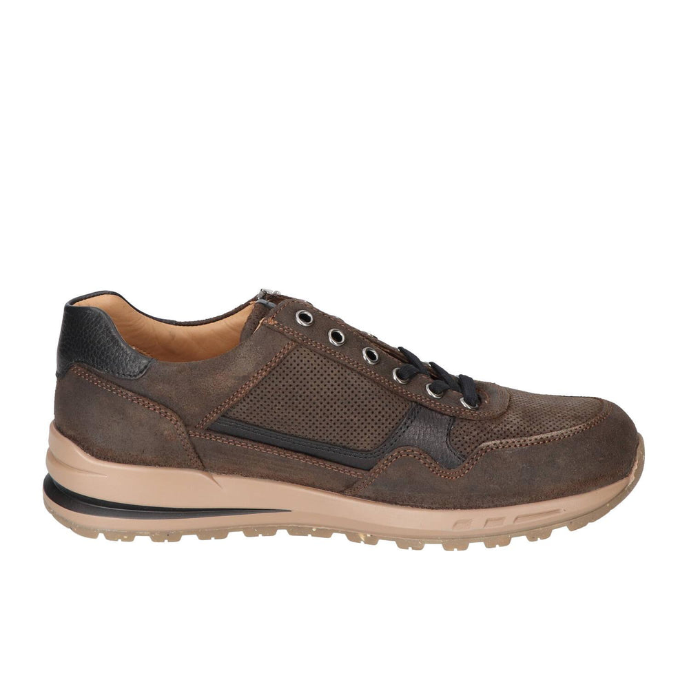 Baskets, marron foncé