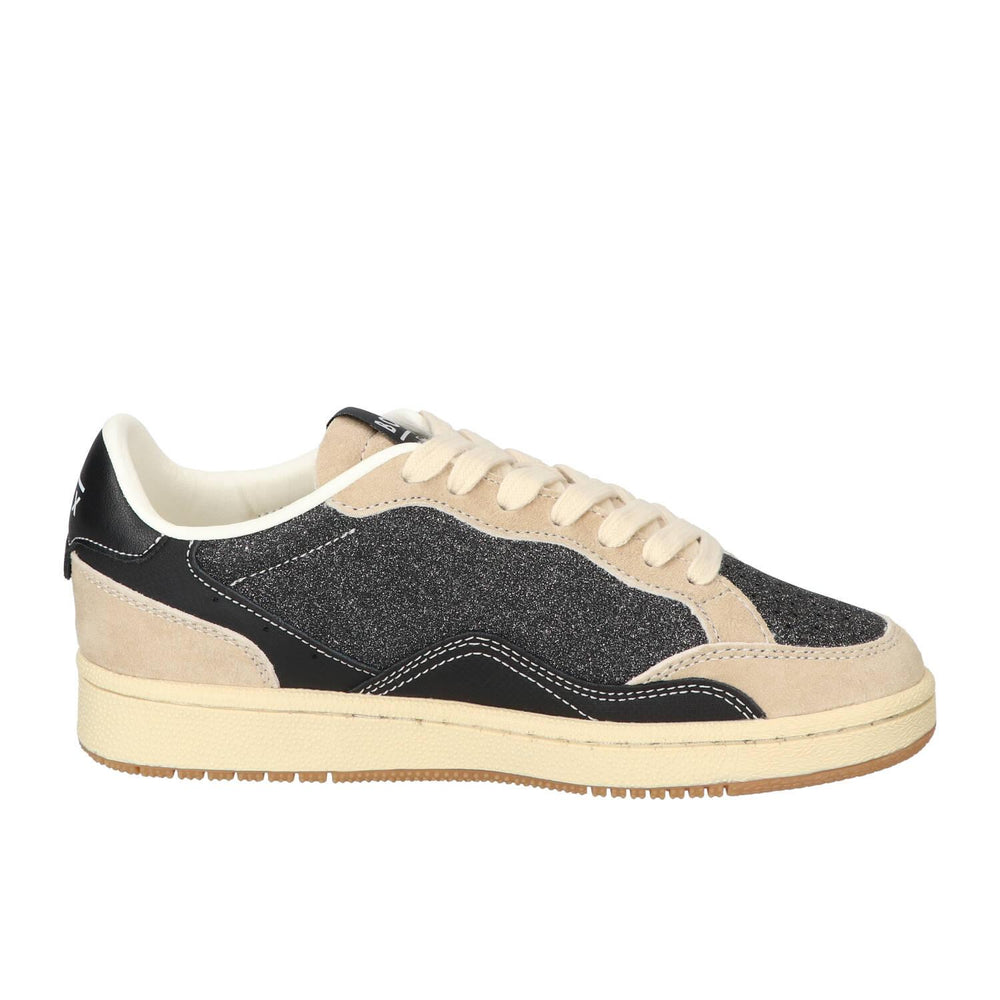 Sneakers, Zwart