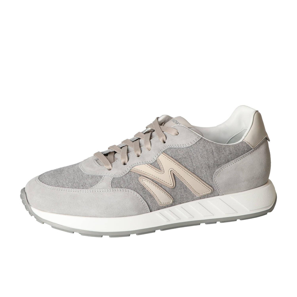 Baskets, gris clair