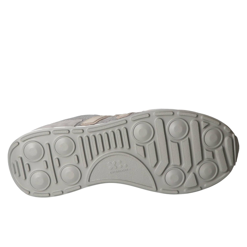 Baskets, gris clair