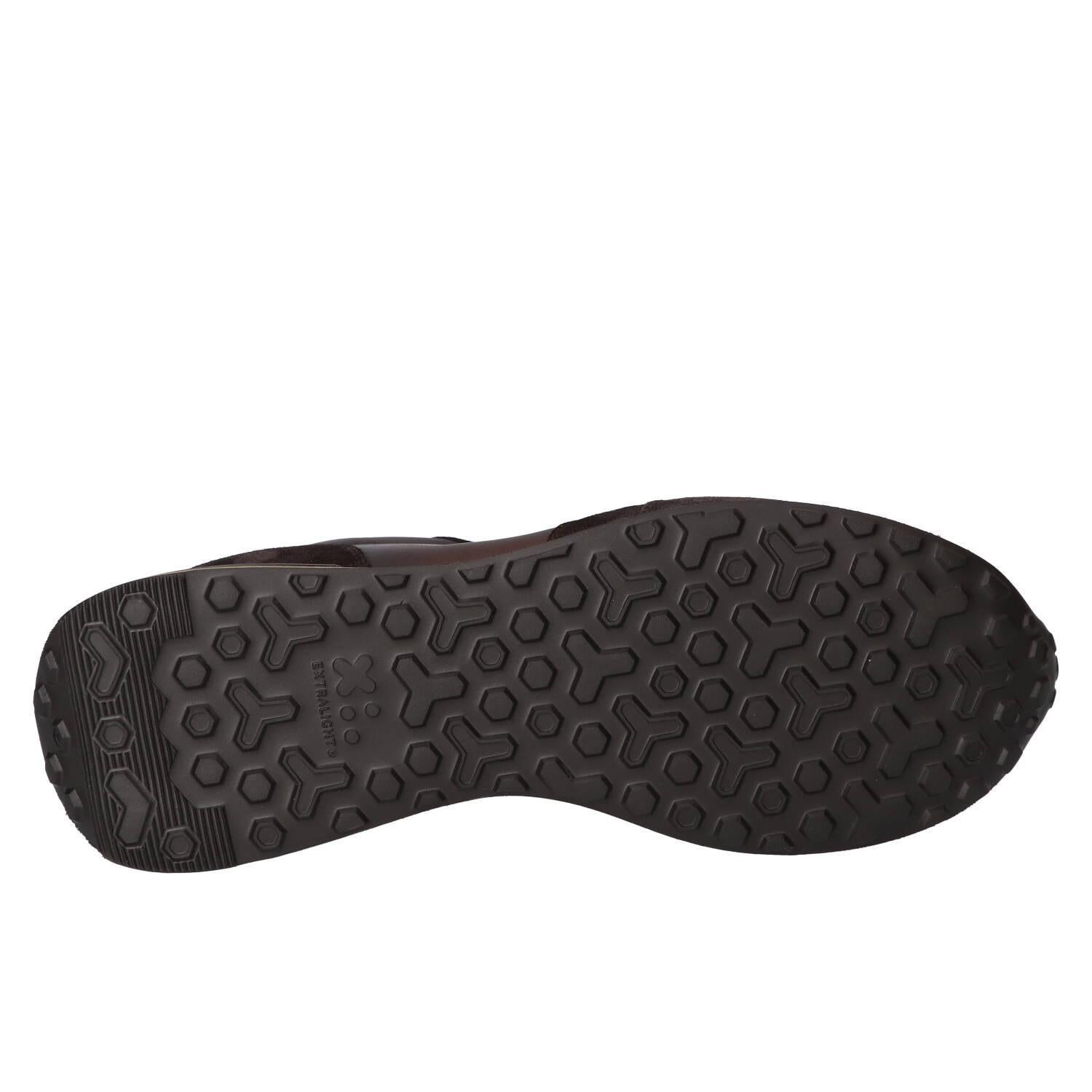 Baskets, marron foncé