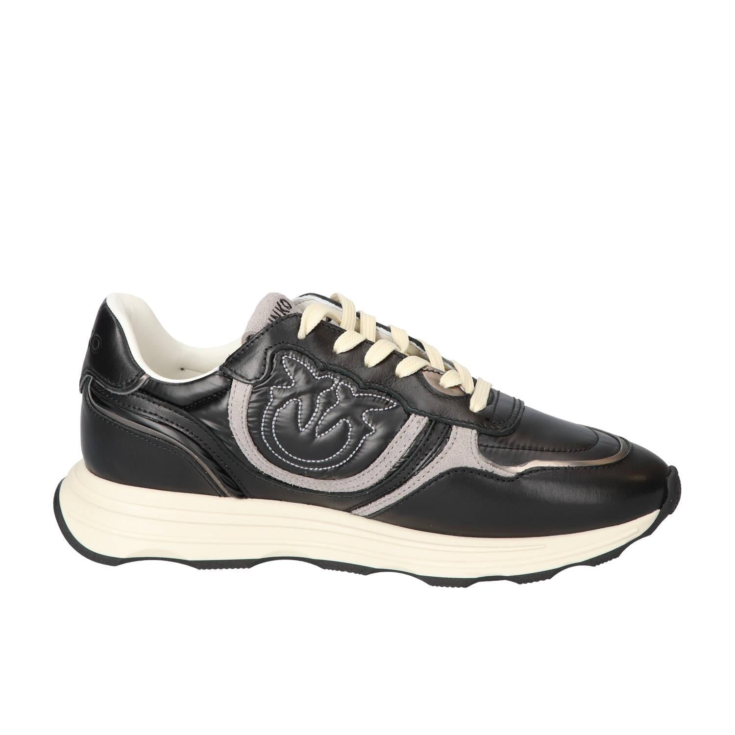 Sneakers, Zwart