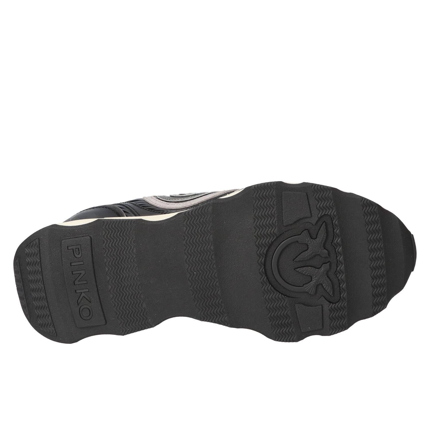 Sneakers, Zwart