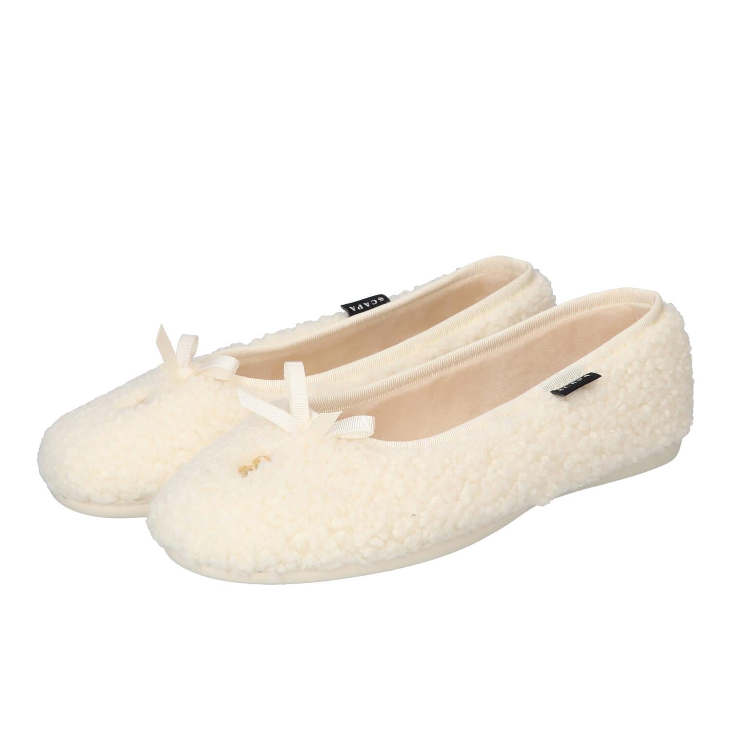 Chaussons, blanc cassé