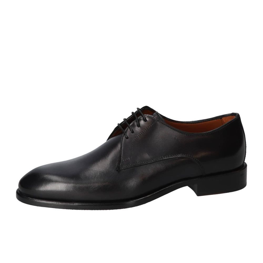 Veterschoenen, Zwart