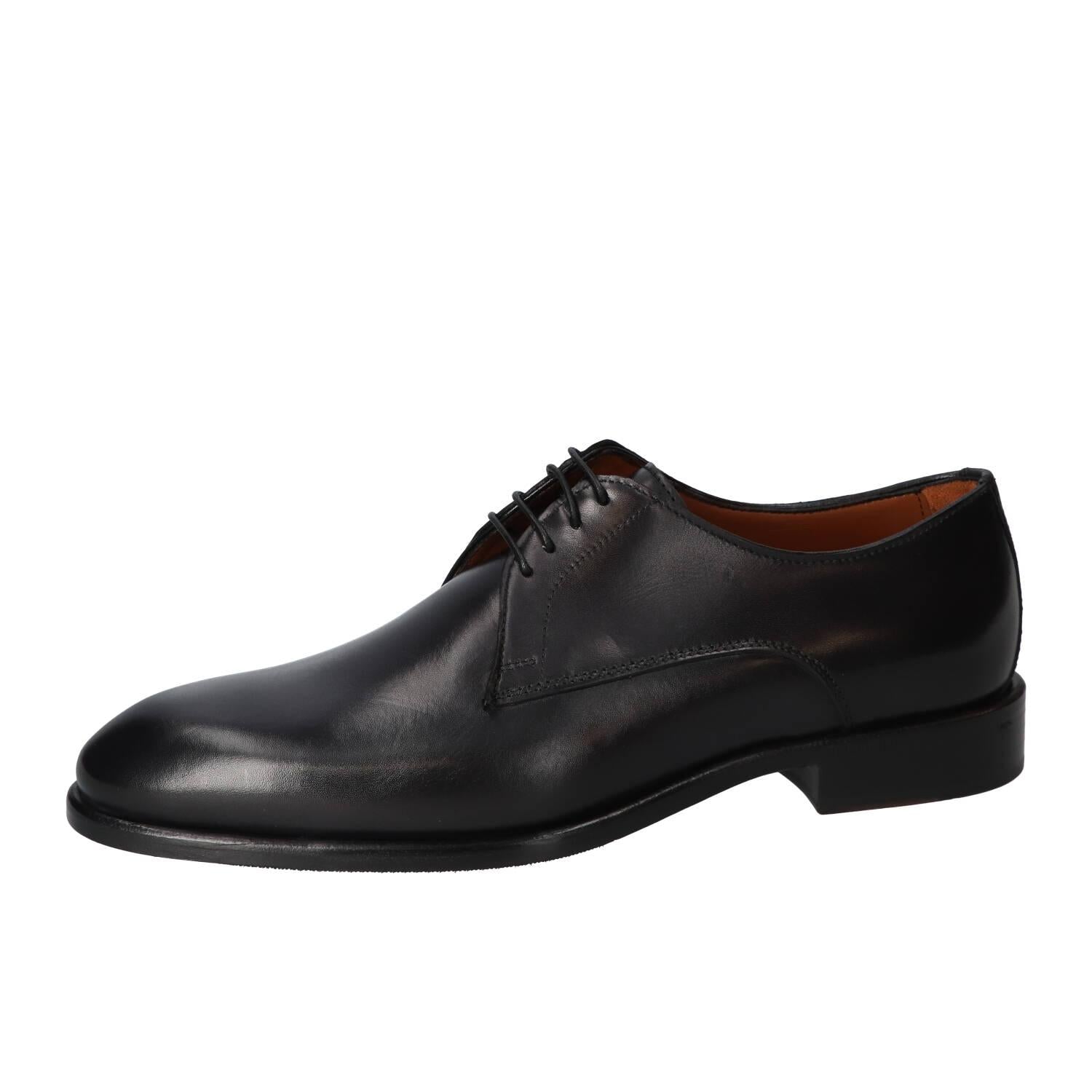 Veterschoenen, Zwart