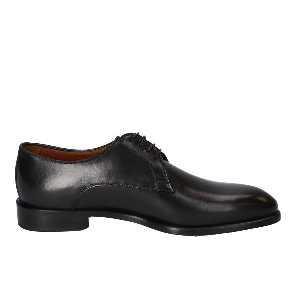Veterschoenen, Zwart