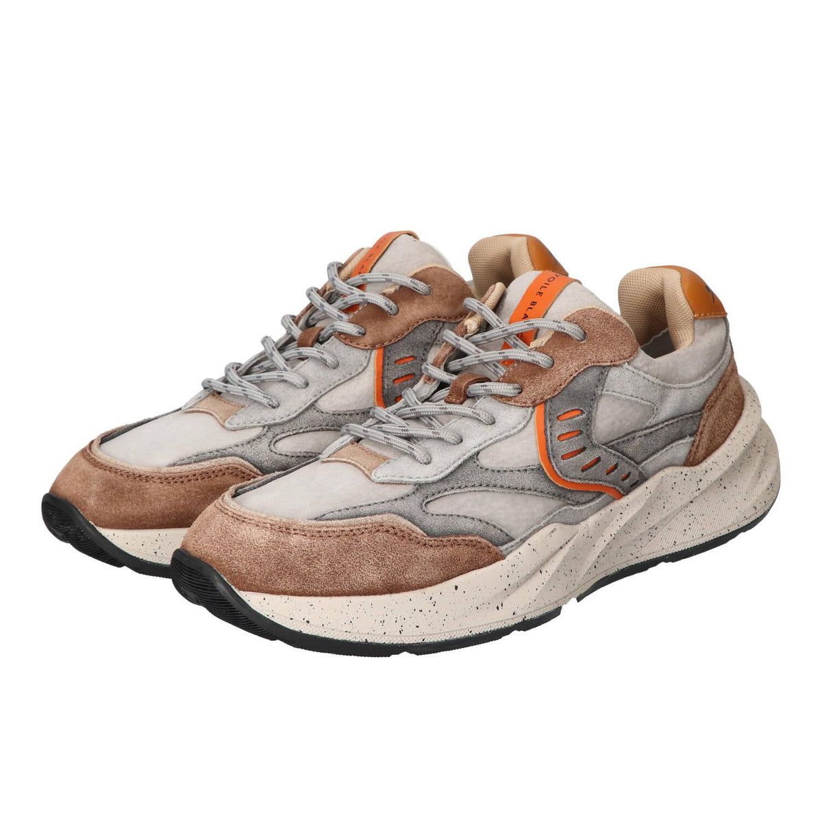 Baskets, marron foncé