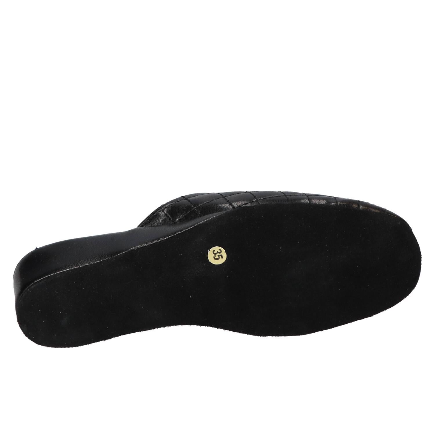 Pantoffels, Zwart