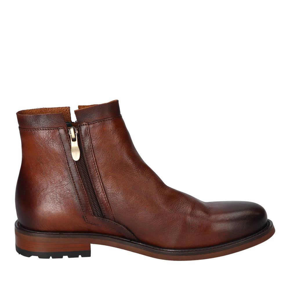 Boots, Cognac