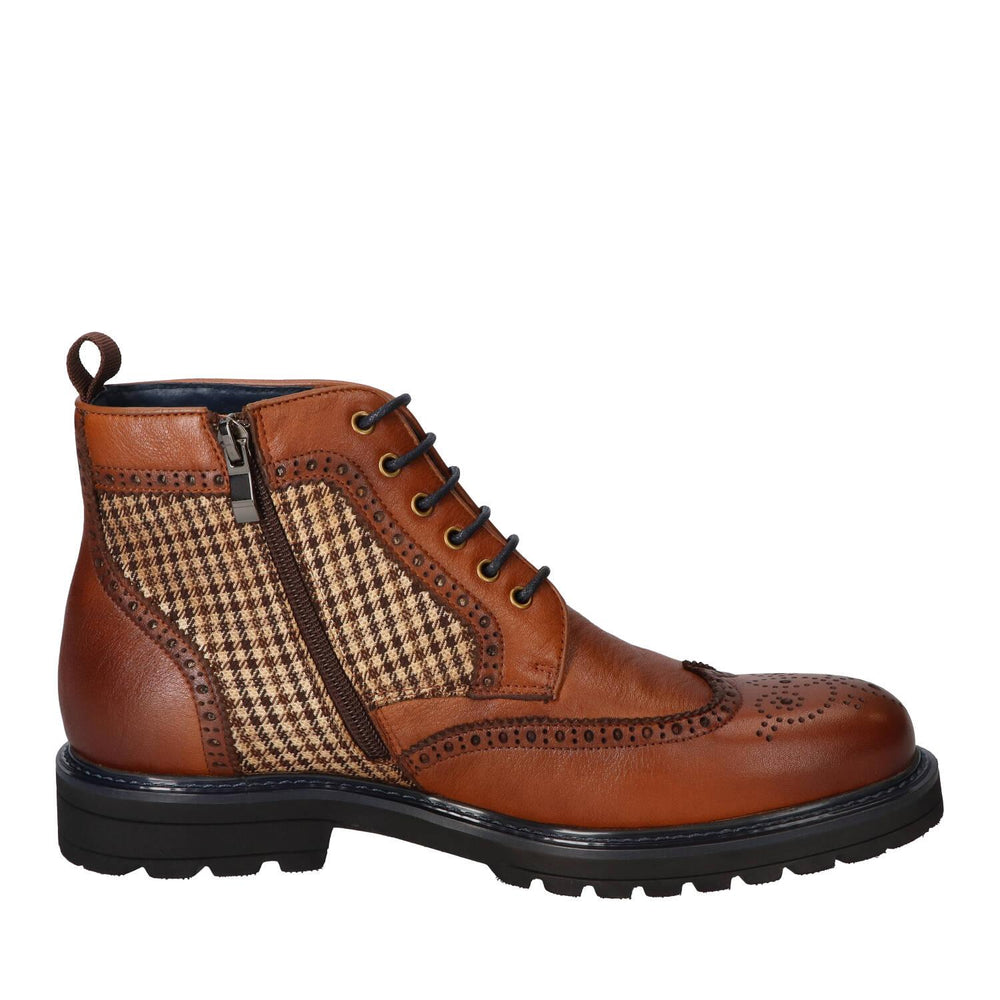 Boots, Cognac
