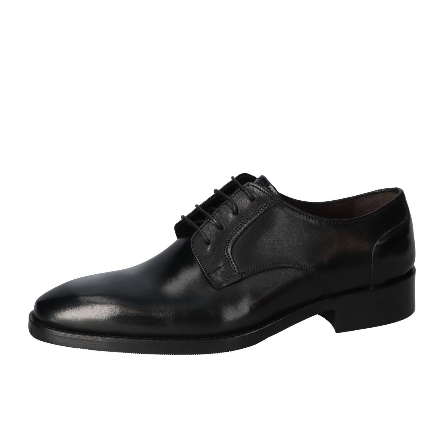 Veterschoenen, Zwart