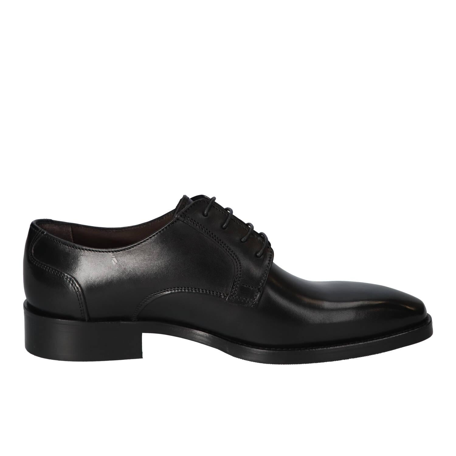 Veterschoenen, Zwart