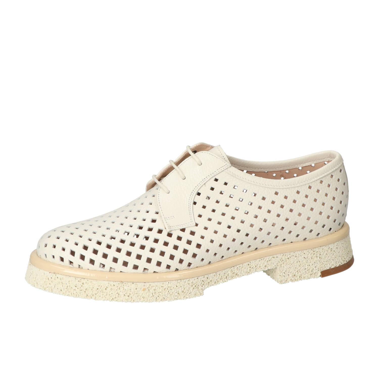 Veterschoenen, Off White
