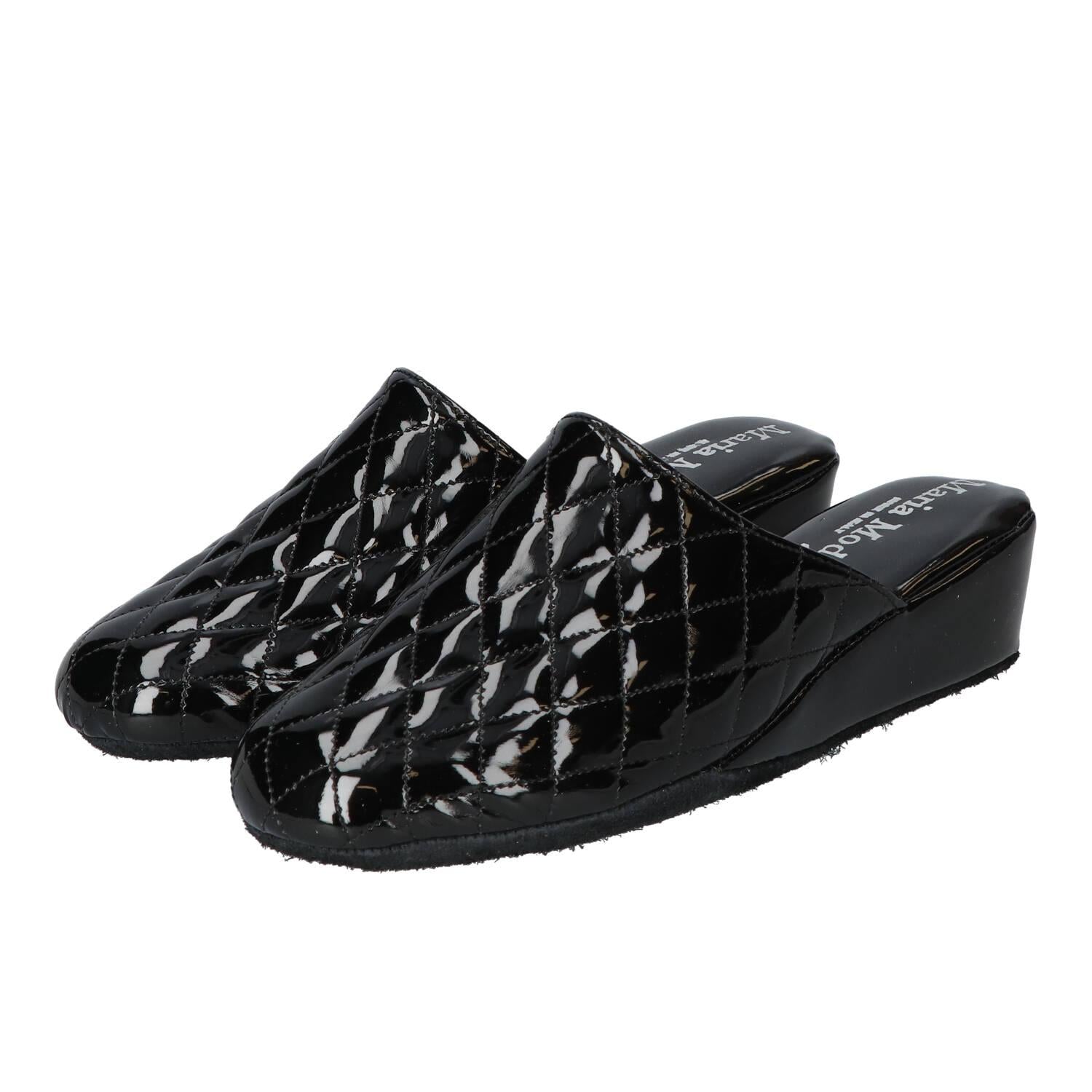 Pantoffels, Zwart