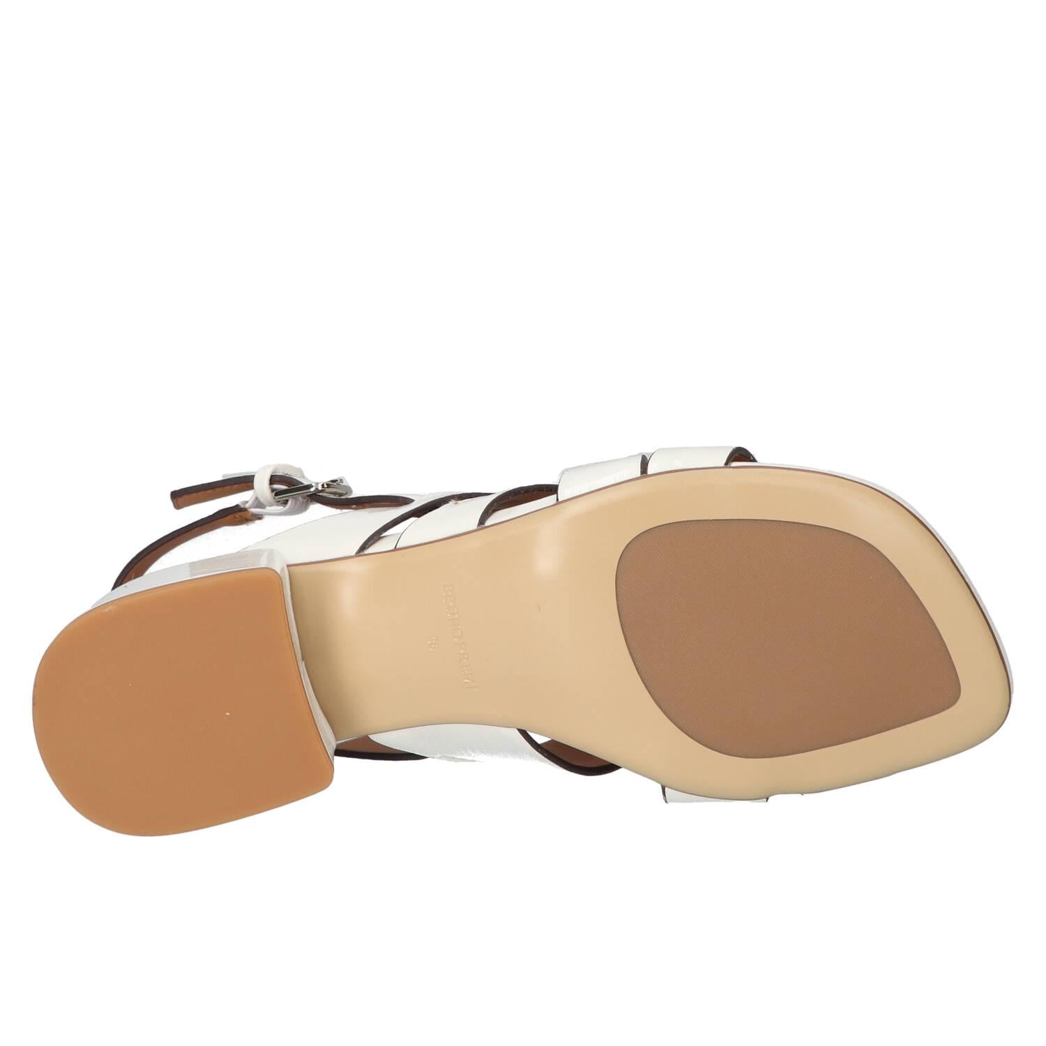 Sandalen, Wit