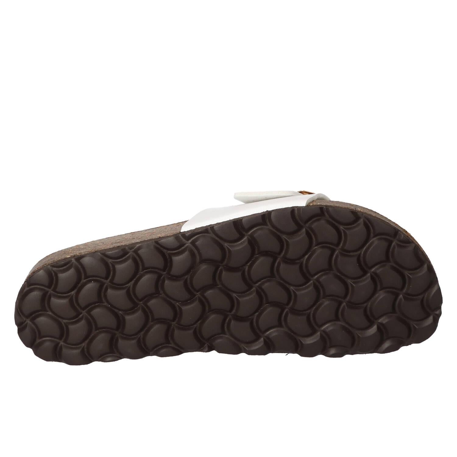 Slippers, Wit