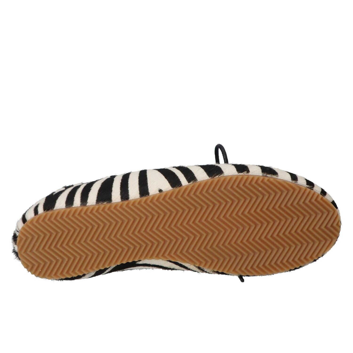 Veterschoenen, Zwart