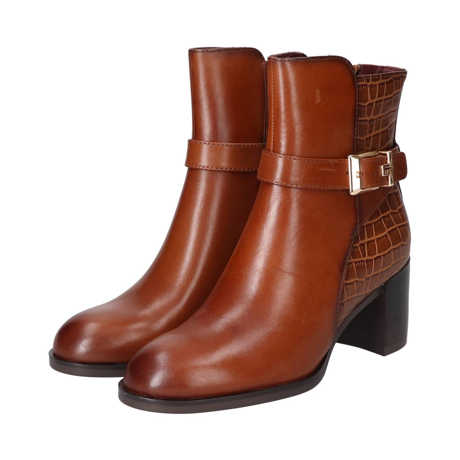 Booties, Cognac