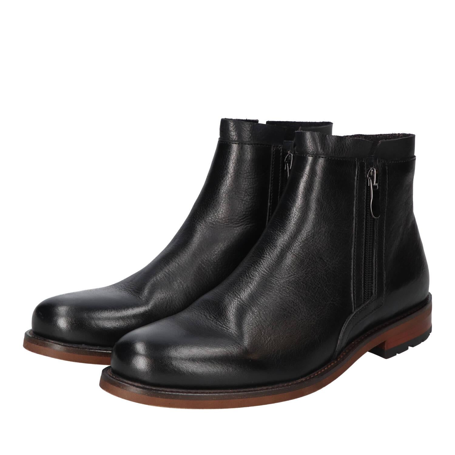 Boots, Zwart