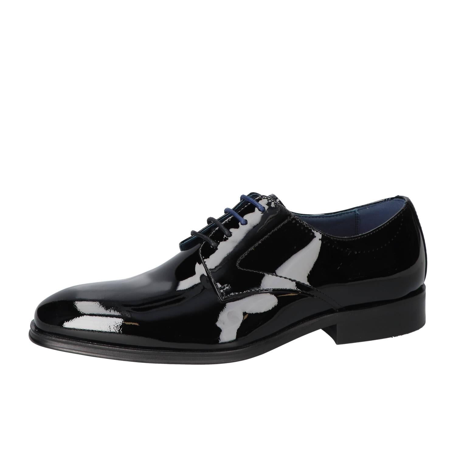 Veterschoenen, Zwart
