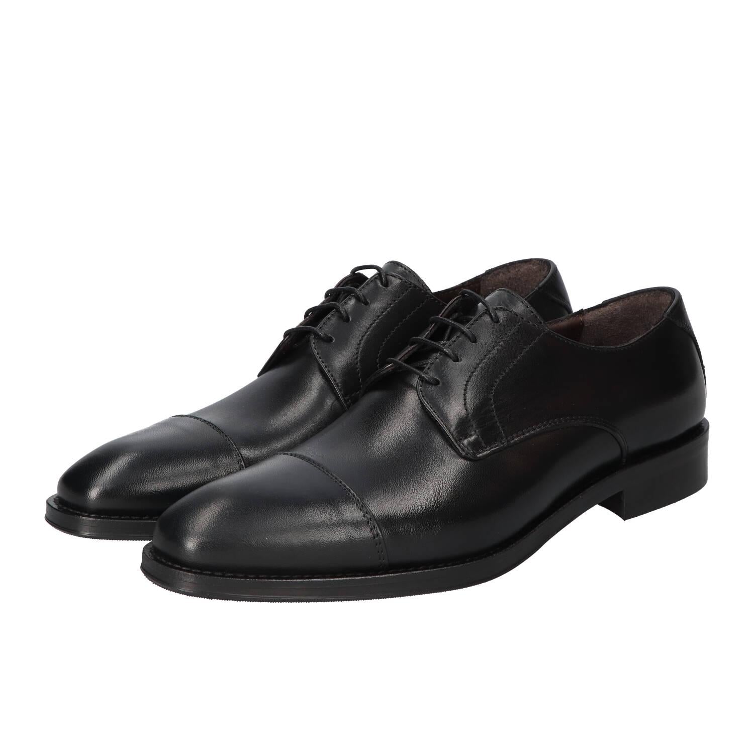 Veterschoenen, Zwart