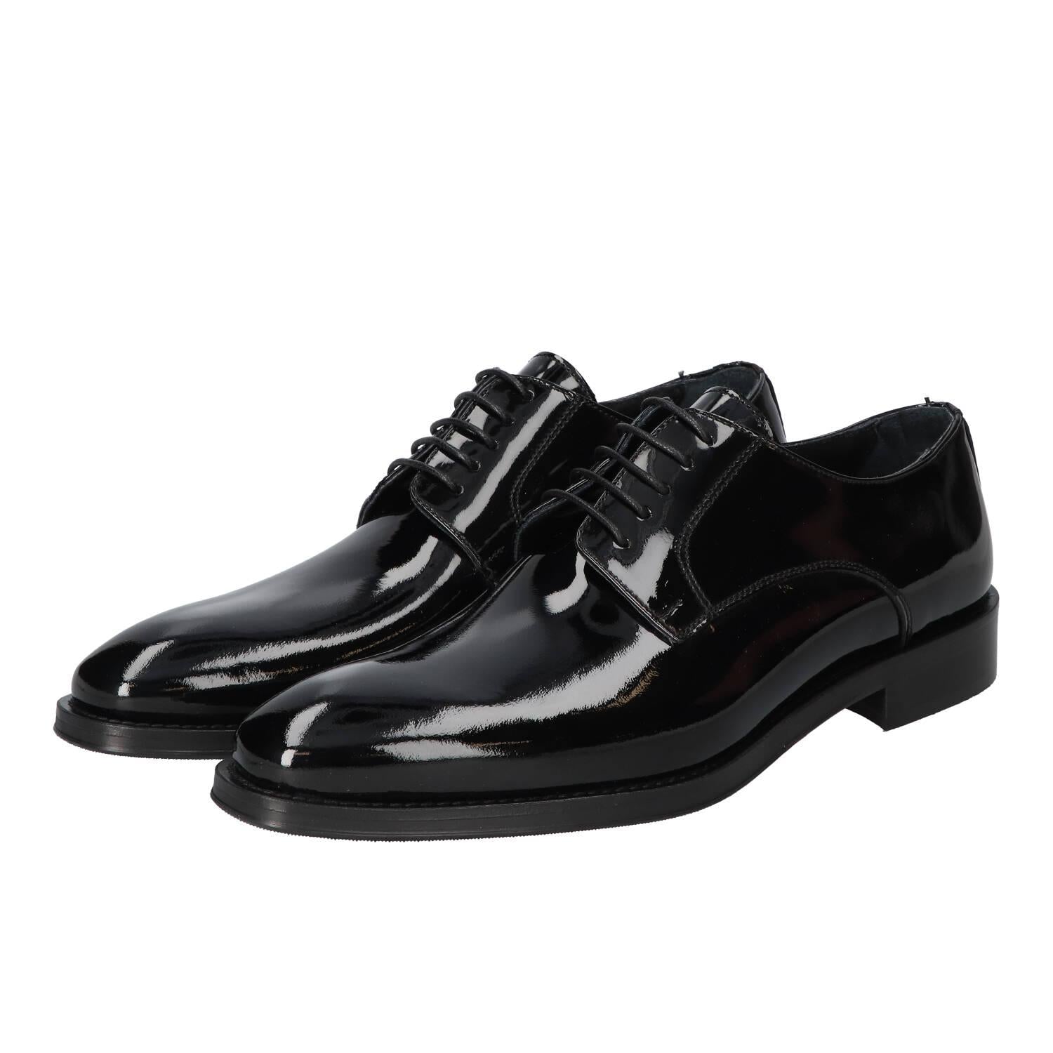 Veterschoenen, Zwart