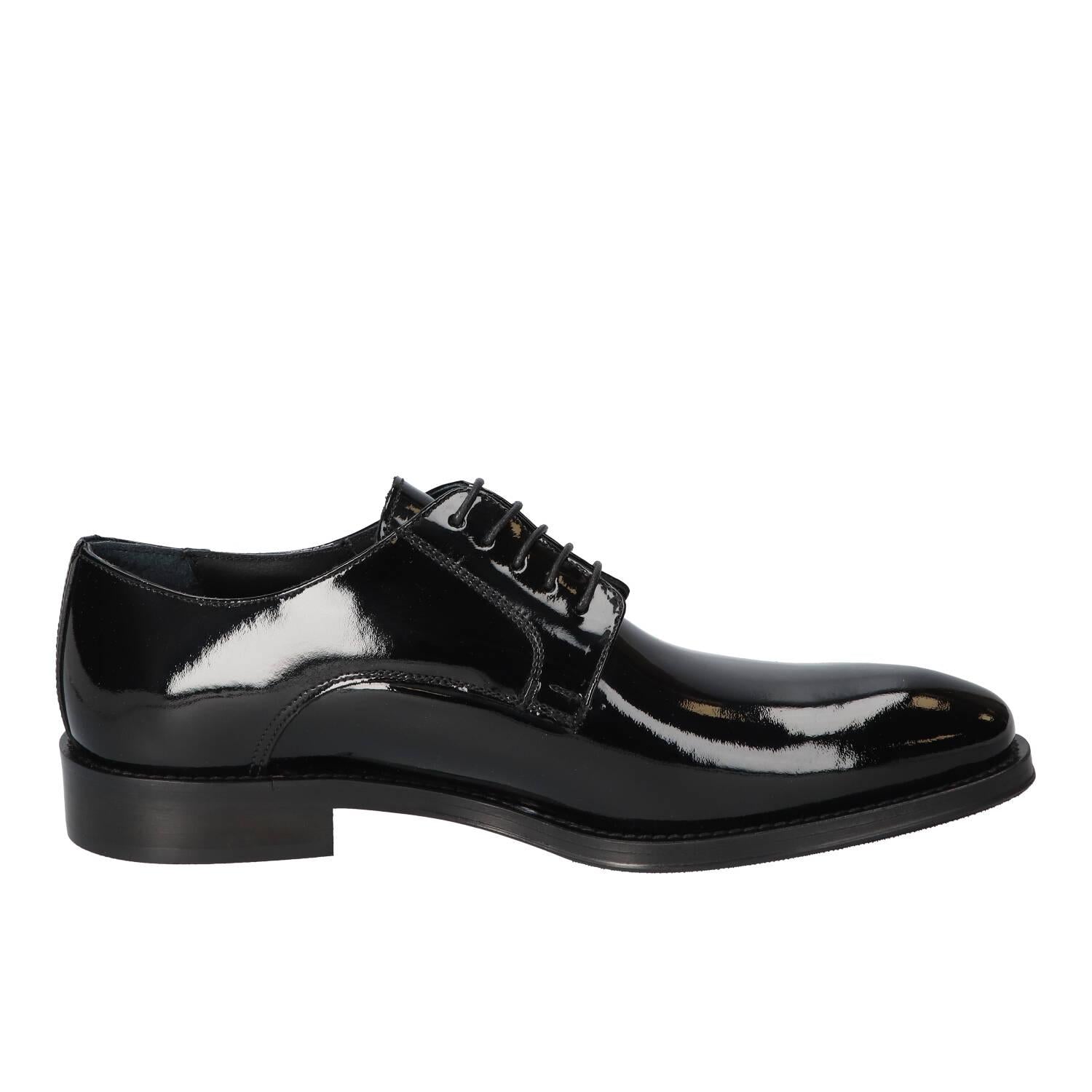 Veterschoenen, Zwart