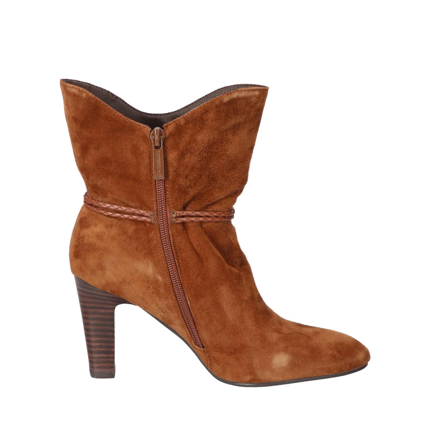 Booties, Cognac