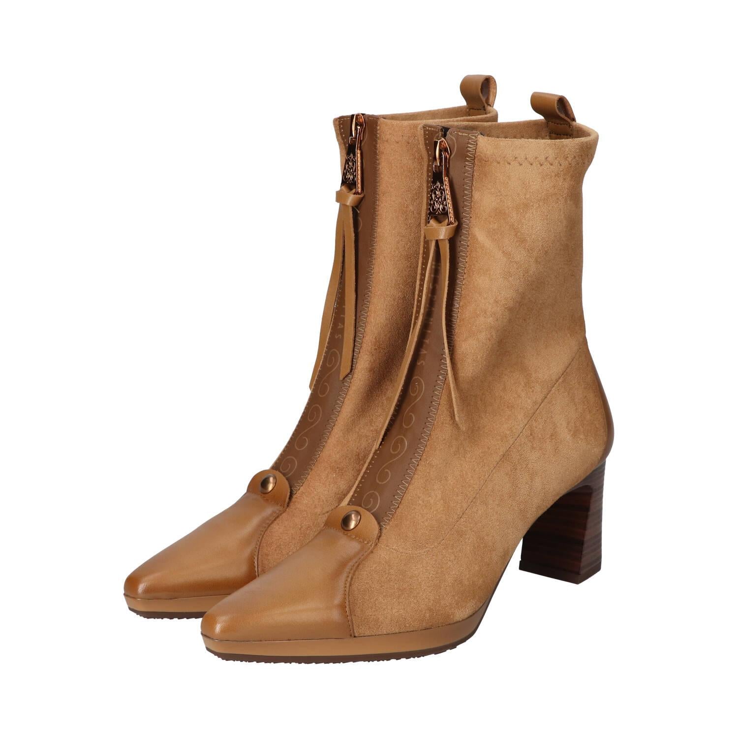 Booties, Cognac