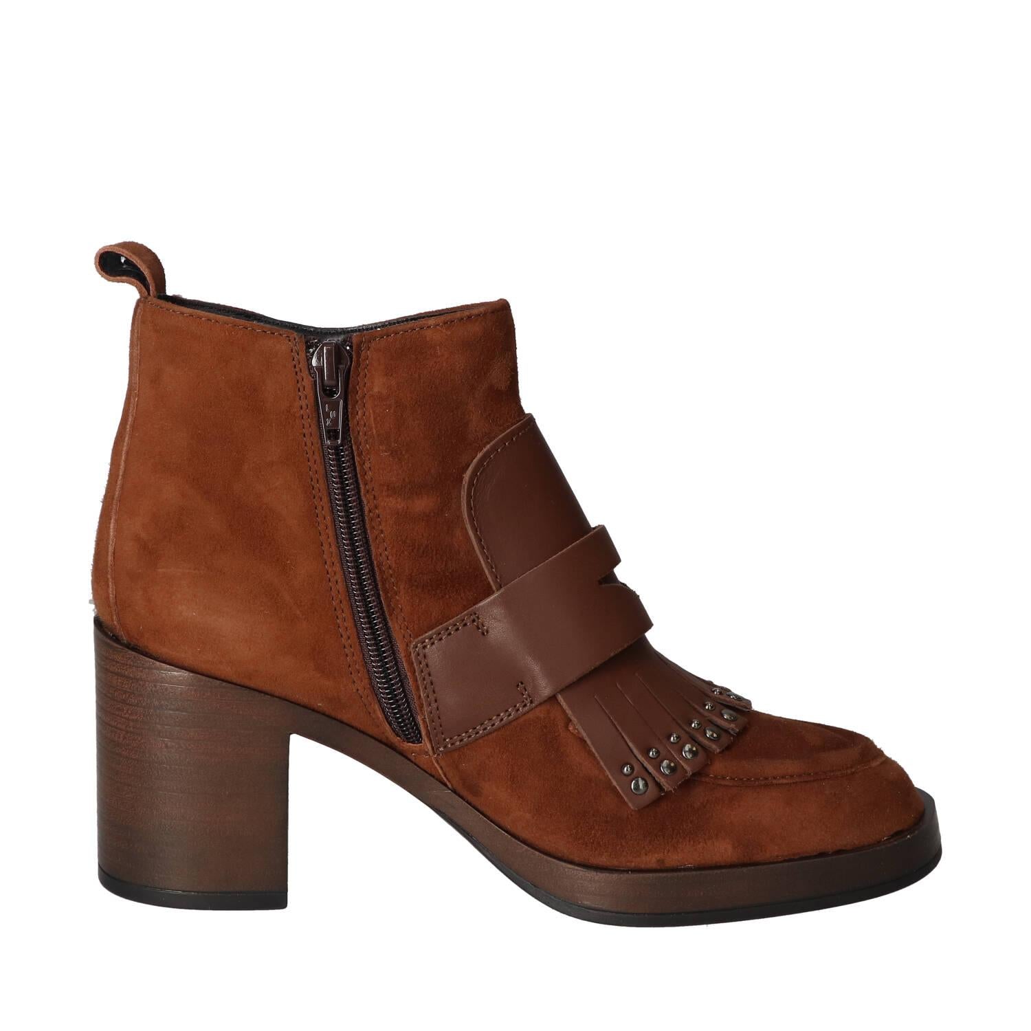 Booties, Cognac