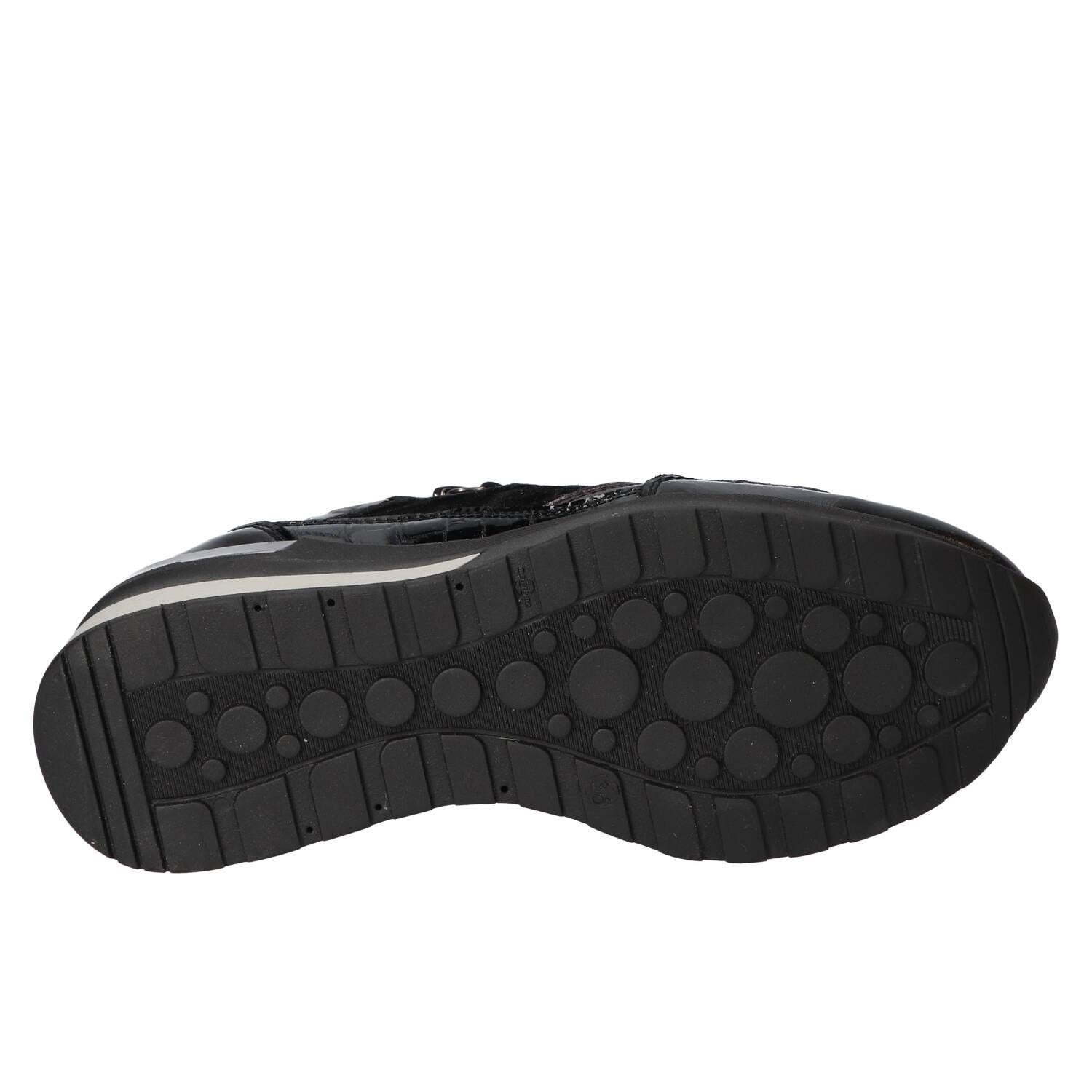 Sneakers, Zwart