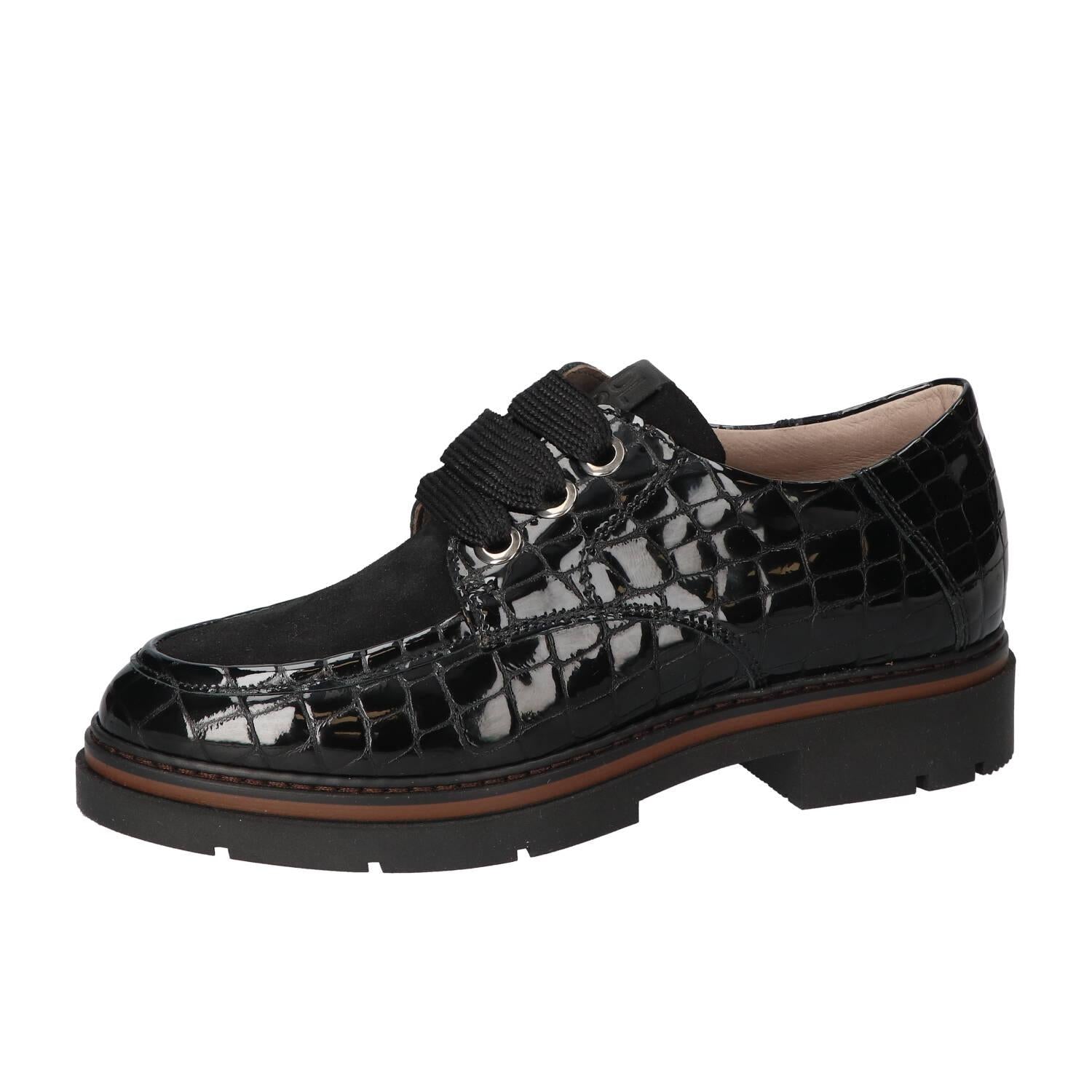 Veterschoenen, Zwart