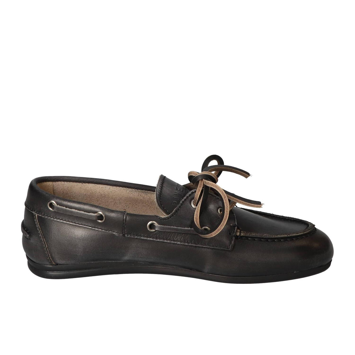 Veterschoenen, Zwart