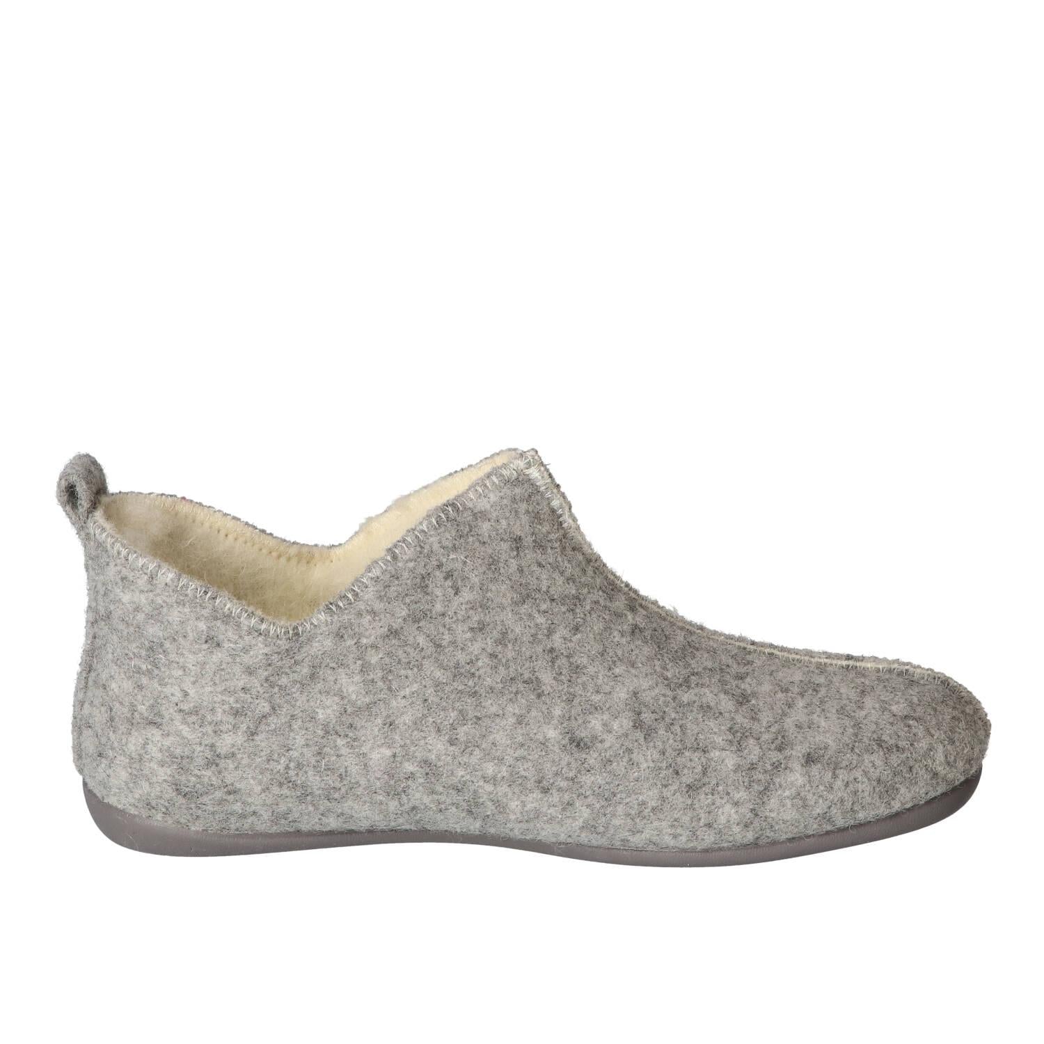 Chaussons, Gris
