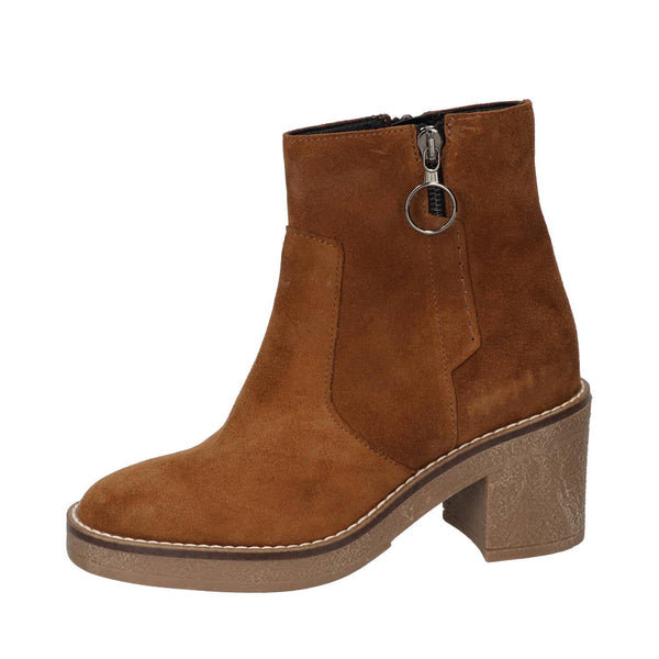 Booties, Cognac