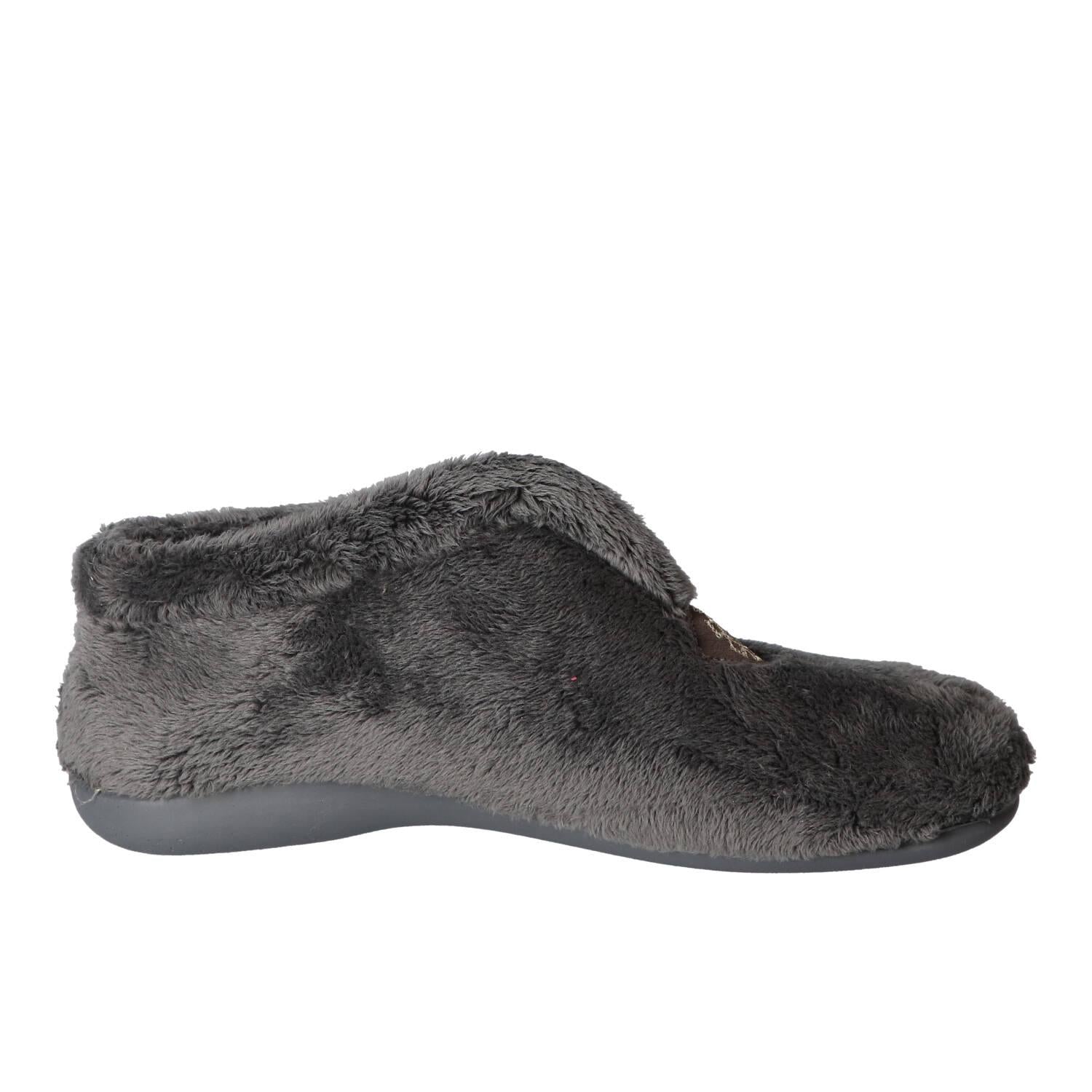 Chaussons, Gris