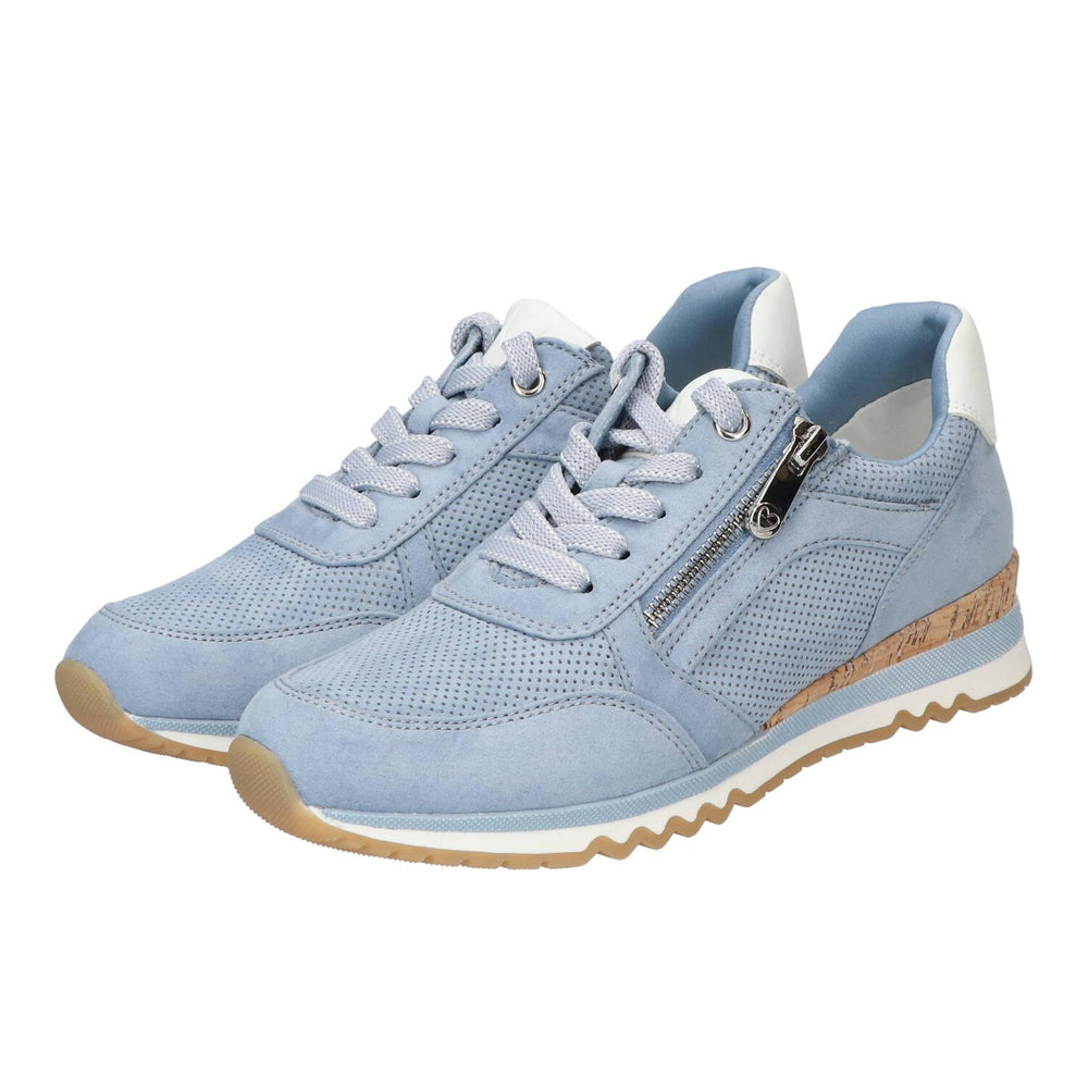 Baskets, bleu clair