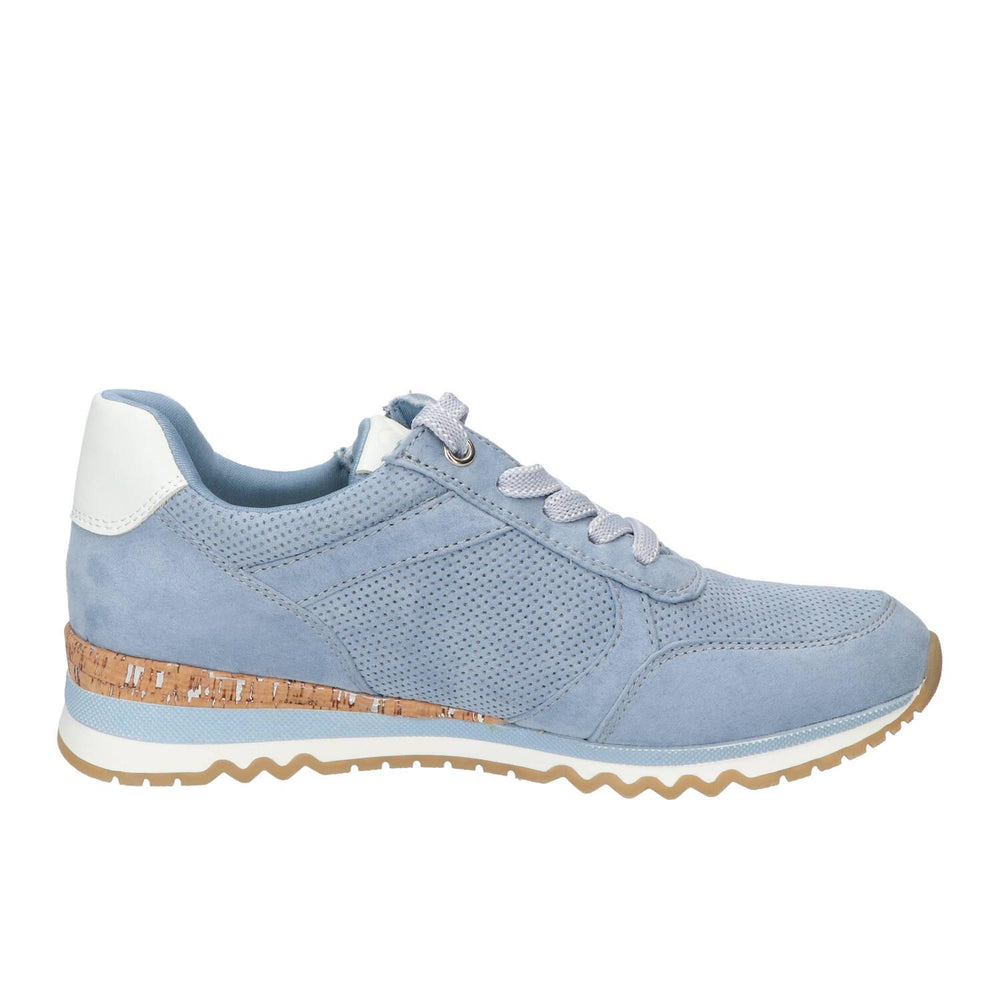 Baskets, bleu clair