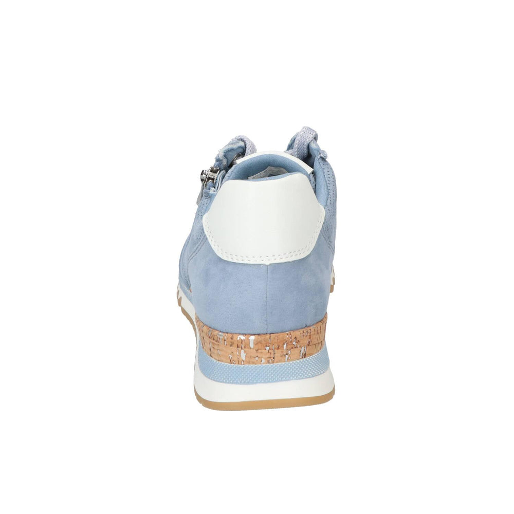 Baskets, bleu clair